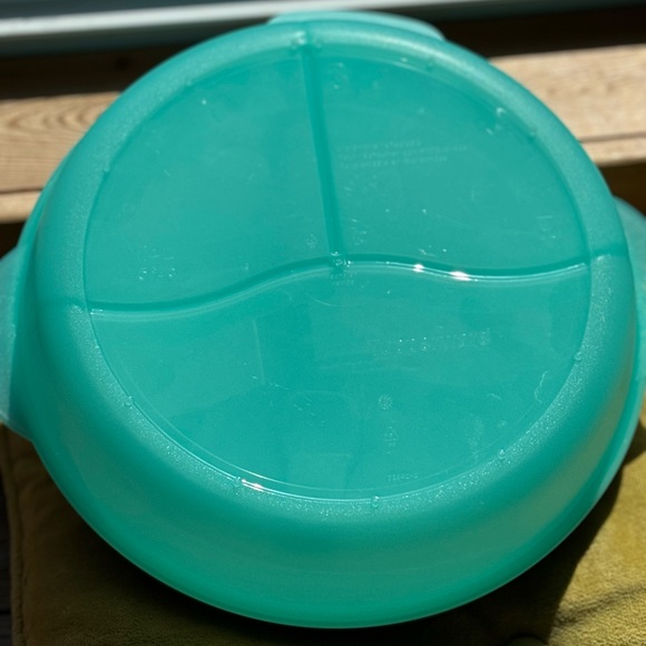 Tupperware 10" Crystal Wave Divided Microwave Dish Vented Lid Reheatable 3284C-2 - Picture 2 of 4